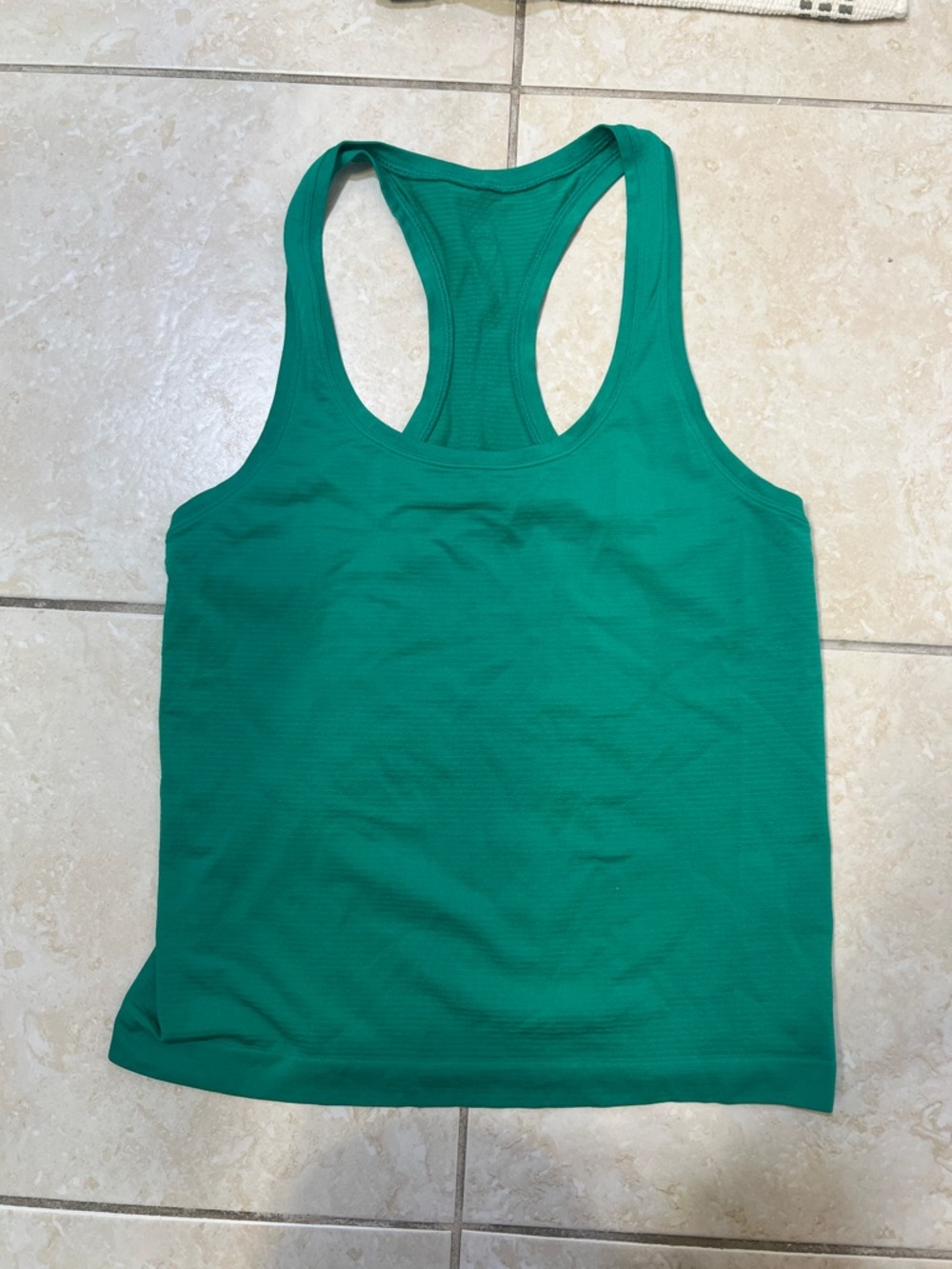 Lululemon swiftly tech racerback tank waist length size 6  green